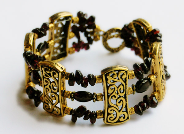 Gold and Garnets förgyllt armband med granater